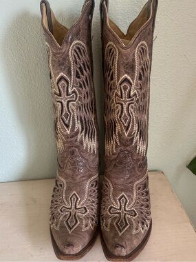 Corral Vintage Distressed Cross Wing Snip Toe Western Boots 9